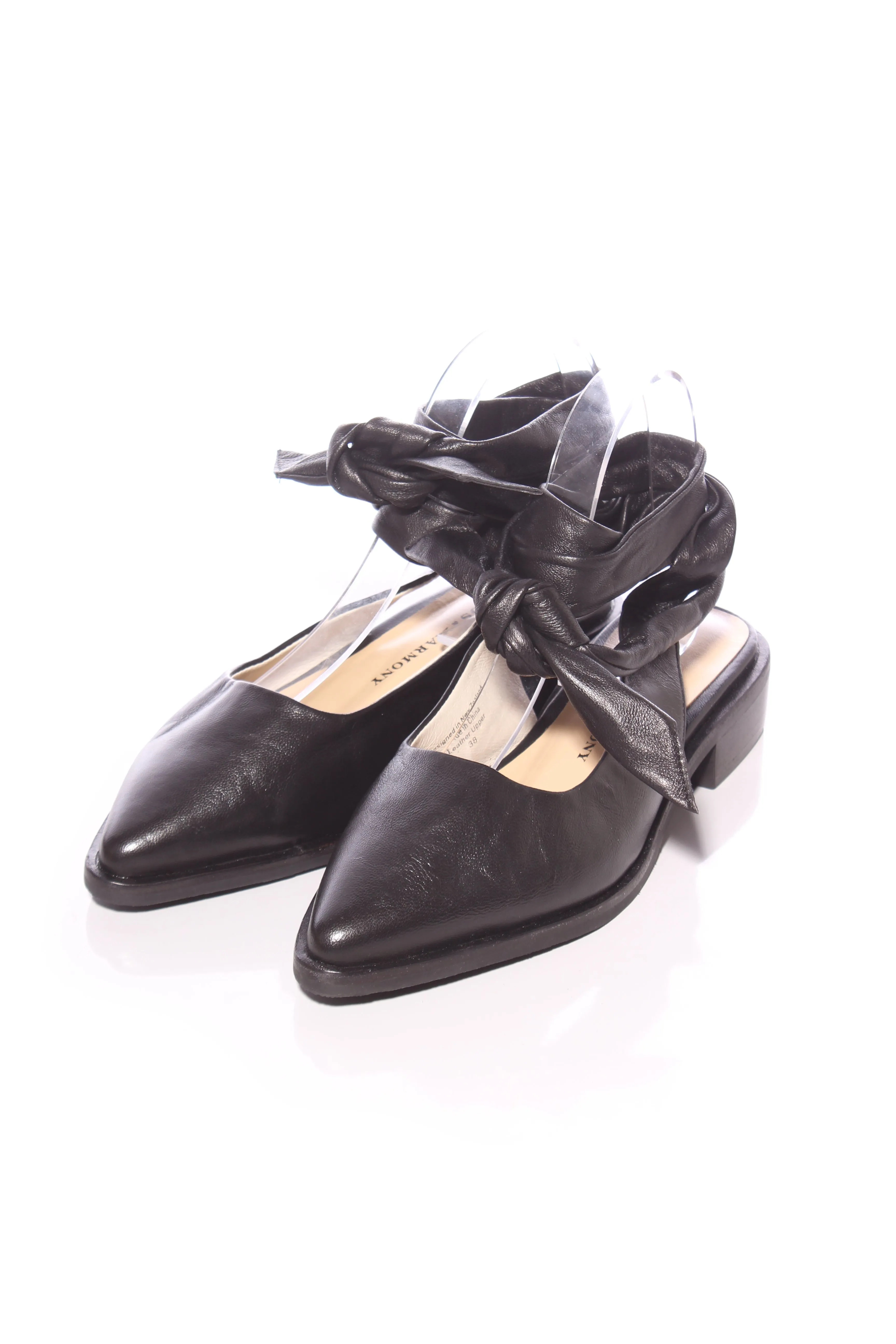 CHAOS & HARMONY (BN) Strappy Ivy leather flats! 38