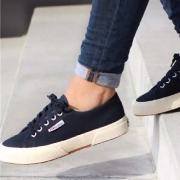Superga 2750 Cotu Classic Unisex Lace Up Fashion Shoe Sneaker White Navy Canvas (39.5 (US Men's 7, US Women's 8.5) Medium, NAVY)